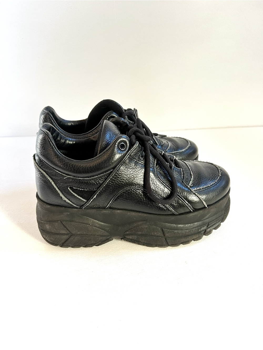 L'INTERVALLE | Black Chunky Sneakers